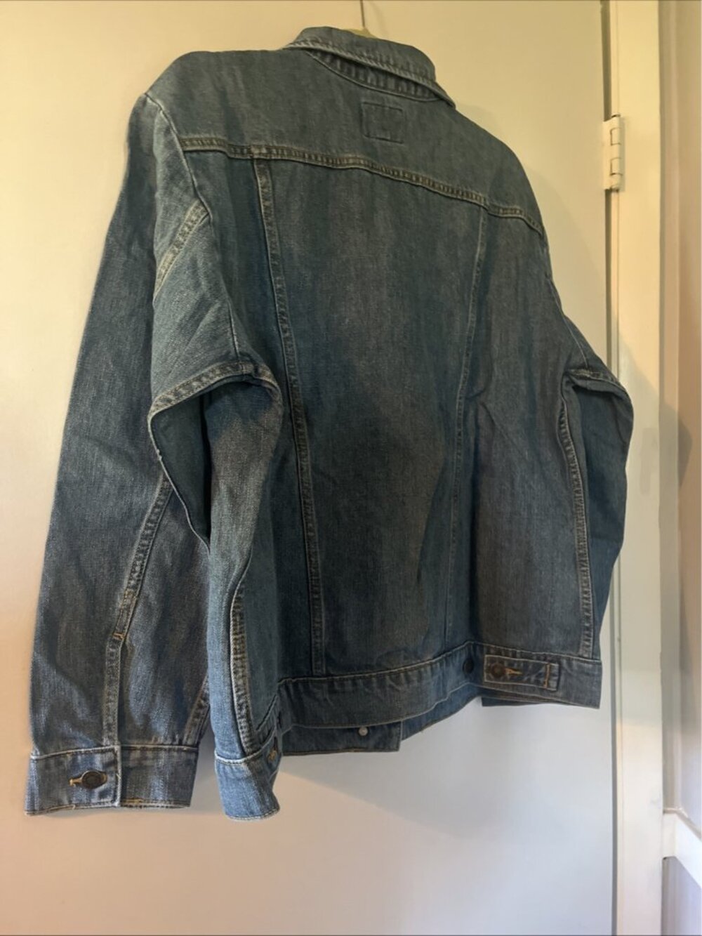 Women’s NWT Wrangler XL Denim Jean Jacket Medium Wash - Picture 8 of 8